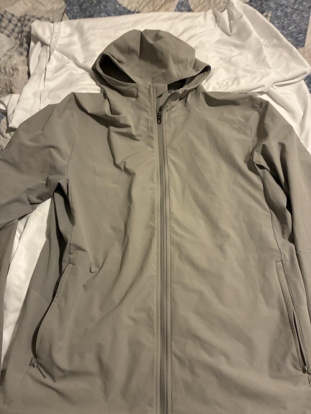 Men’s Lululemon Windbreaker Size X-Large Light Grey